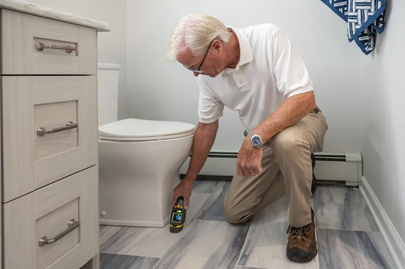 What a Good Flooring Contractor Notices the Second They Walk Into Your Home